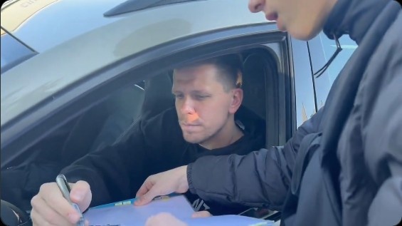 記者：巴薩冬窗操作已經結束 什琴斯尼是今天唯一來訓練的球員